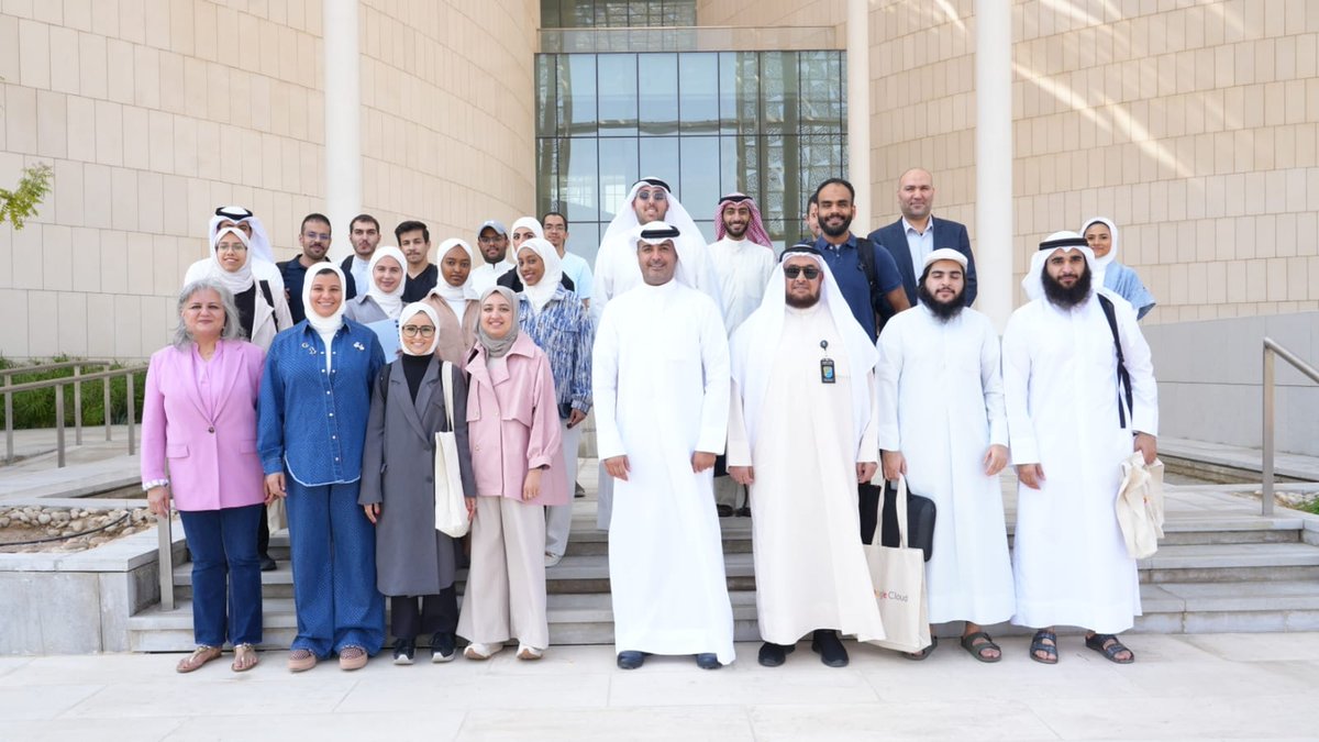 vdhLAW's tweet image. Google Cloud is empowering the future of tech in Kuwait with Cloud Hero! With support from Kuwait University, #KFAS and #KDIPA, we've engaged young professionals to work on gen AI tools and drive digital transformation.

#CloudHeroKuwait #CloudDayKuwait