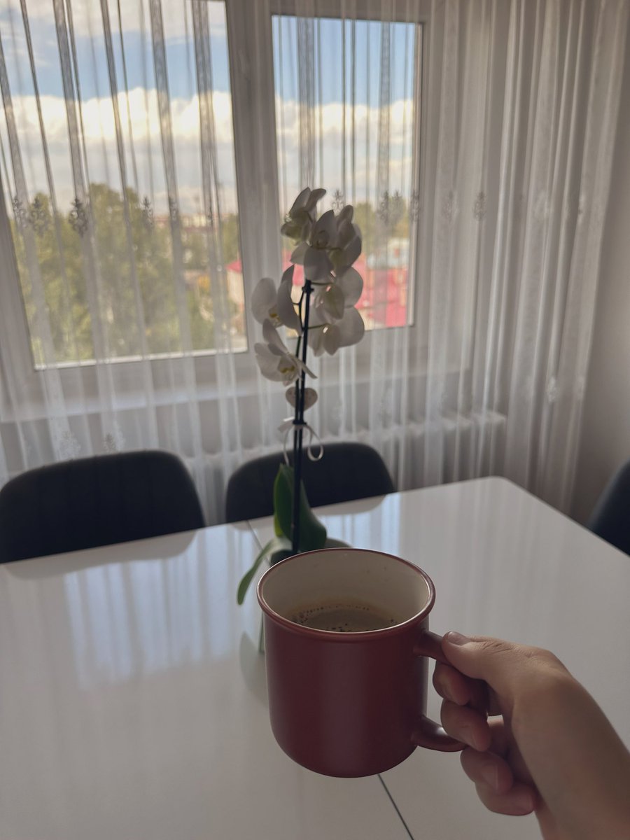 esracelll's tweet photo. Temizlik sonrası kahvesi en sevdiğim🤍 https://t.co/xu8lFLvEh8