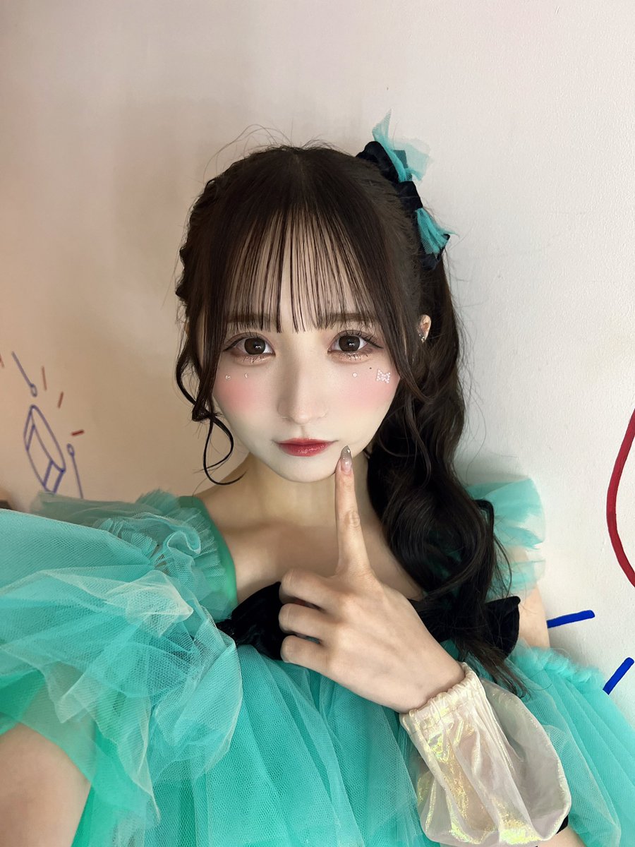 顔にリボン付けた🎀 #きゃんちゅー #CANDYTUNE