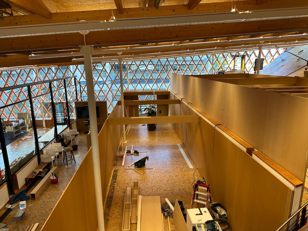 RWS_SAA's tweet photo. Het bezoekerscentrum Amstelveen InZicht ondergaat een metamorfose. Het gebouw is deze week  gesloten. Vanaf volgende week kun je bij de entree terecht voor vragen. De verbouwing is in november klaar. Dan openen we het vernieuwde centrum feestelijk! Meer info volgt snel.. https://t.co/2OUUZtbuRA