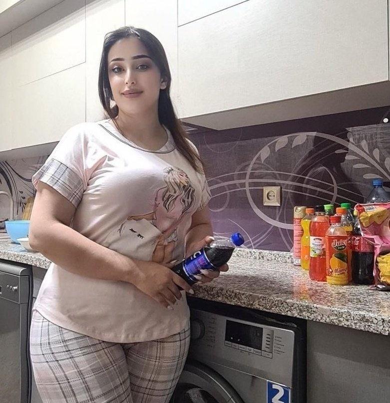 مسيار
 من القصيم بريده 
ارمله عندي اطفال ٣٥ سنه ساكنه في الرس طولي ١٦٤ وزني ٧٢ بيضاء جميله عندي بيت مستقل ملك ورث المرحوم زوجي الله يرحمه متعلمه وراقيه جميييله وسنعه جداً موظفه حكوميه في مجال التعليم انا يتيمه ارغب باللي يخاف الله فيني