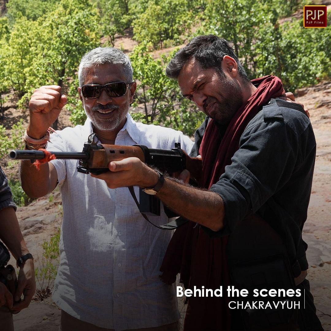 PJP_Online's tweet photo. Glimpses right from the sets of Chakravyuh. Have a look!
#chakravyuh #bts #behindthescenes #makingofthemovie #moviemaking #prakashjhaproductions #arjunrampal #abhaydeol #chakravyuhmovie https://t.co/xQbx1YbShm