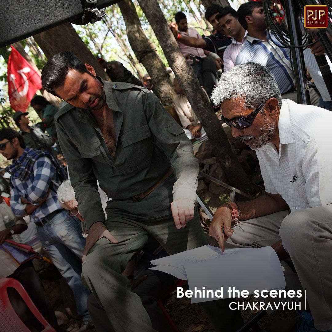 PJP_Online's tweet photo. Glimpses right from the sets of Chakravyuh. Have a look!
#chakravyuh #bts #behindthescenes #makingofthemovie #moviemaking #prakashjhaproductions #arjunrampal #abhaydeol #chakravyuhmovie https://t.co/xQbx1YbShm