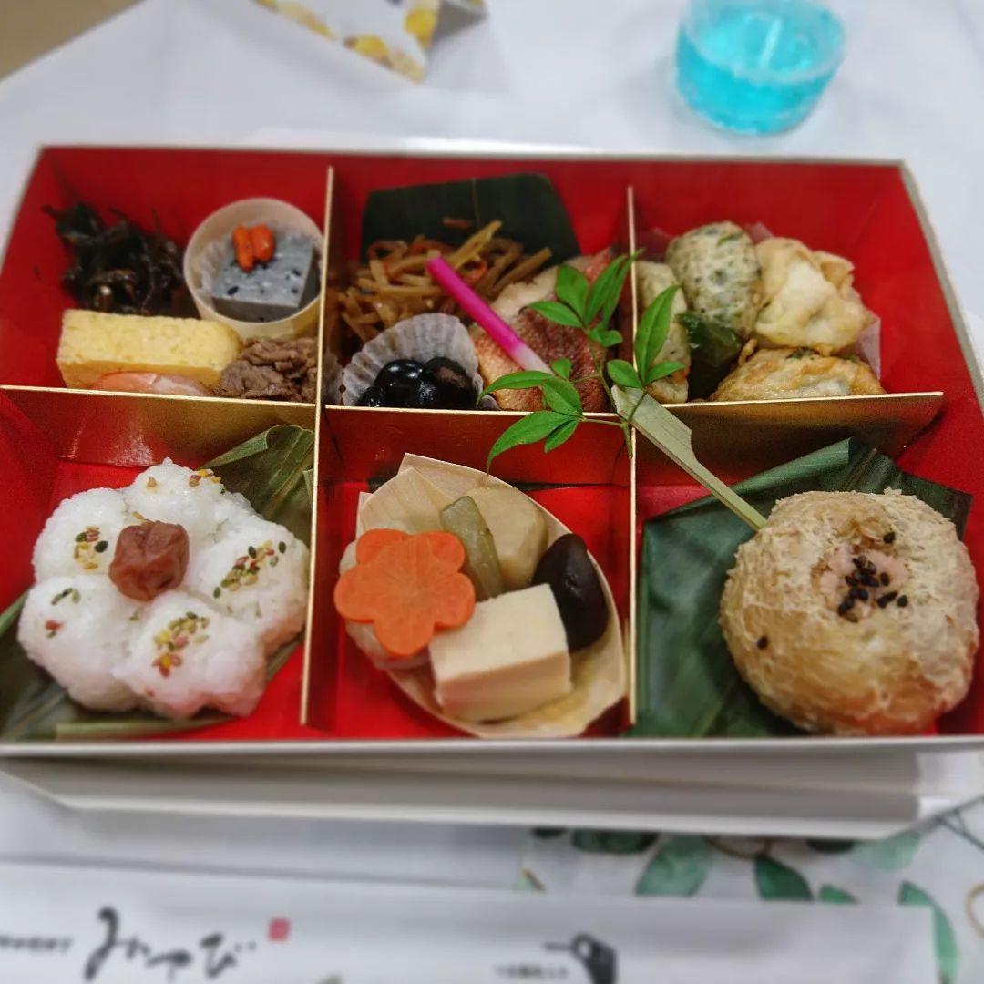 enterthe007's tweet photo. 神田明神下みやび お弁当
美味しかったです。
#神田明神下みやび #みやび #お弁当 #弁当 #obento #bentou #bento #obentou #神田明神 #神田 https://t.co/nWnkbPOnb8