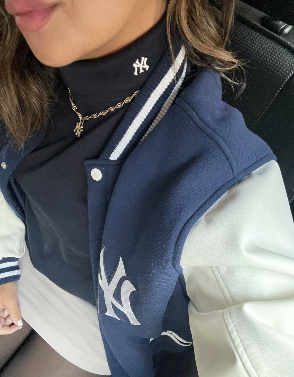 yankeesgirl99's tweet photo. Good morning to Yankees fans only! 💙 

#RepBX https://t.co/MFaEjlGNtO