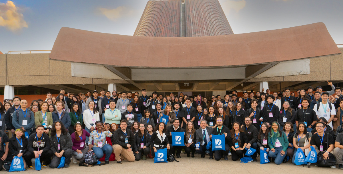 VriicUsach's tweet photo. #Dinem | 🚀 KickOff de @DespegaUsach reunió en el @PlanetarioChile la mayor convocatoria de #estudiantes en la historia del #concurso 🙌
📣 Esta es la décima edición del concurso de #emprendimiento más importante de la @usach
◼️ Detalles: https://t.co/DyHybxfxTp https://t.co/Hdlcj95xhP