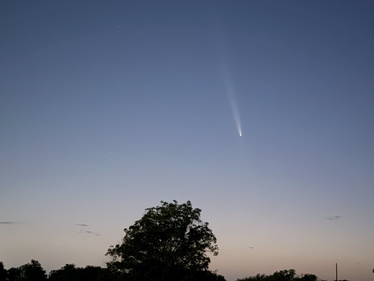 Comet Tsuchinshan–ATLAS spotted Sunday and Monday night in the western sky after sunset. It should be visible every night for the rest of the week. Amazing to see!