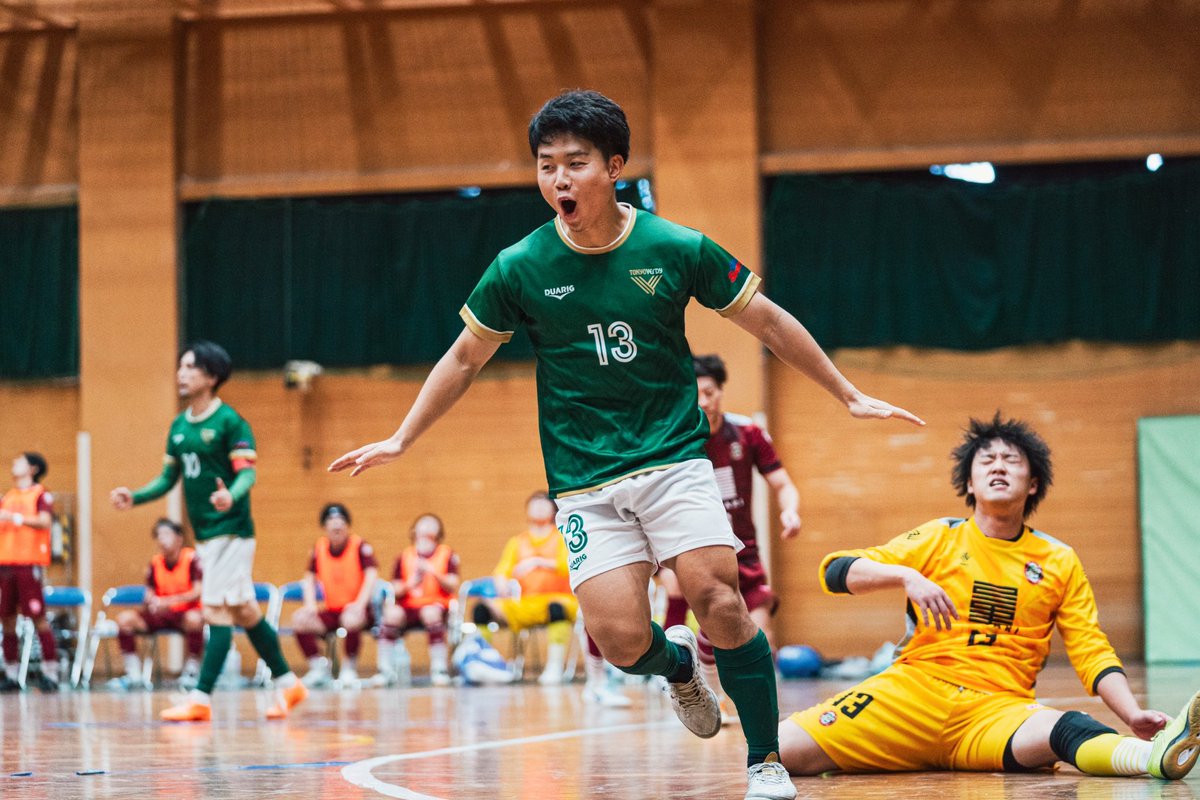 verdy_futsal's tweet photo. 【ご報告】
残り２試合を残して、
「東京都フットサル2部リーグ」への昇格が決まりました！！

今年はもちろん来年以降も皆様に愛されるチームであるよう尽力いたしますので、引き続き応援のほどよろしくお願いいたします🙇

#verdy
#verdyfamily
#futsal
#xebio 
#DUARIG https://t.co/r6dMENRqBG