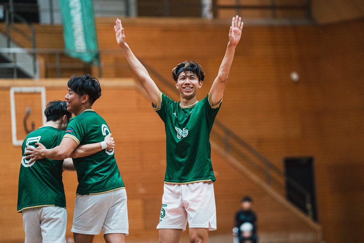 verdy_futsal's tweet photo. 【ご報告】
残り２試合を残して、
「東京都フットサル2部リーグ」への昇格が決まりました！！

今年はもちろん来年以降も皆様に愛されるチームであるよう尽力いたしますので、引き続き応援のほどよろしくお願いいたします🙇

#verdy
#verdyfamily
#futsal
#xebio 
#DUARIG https://t.co/r6dMENRqBG