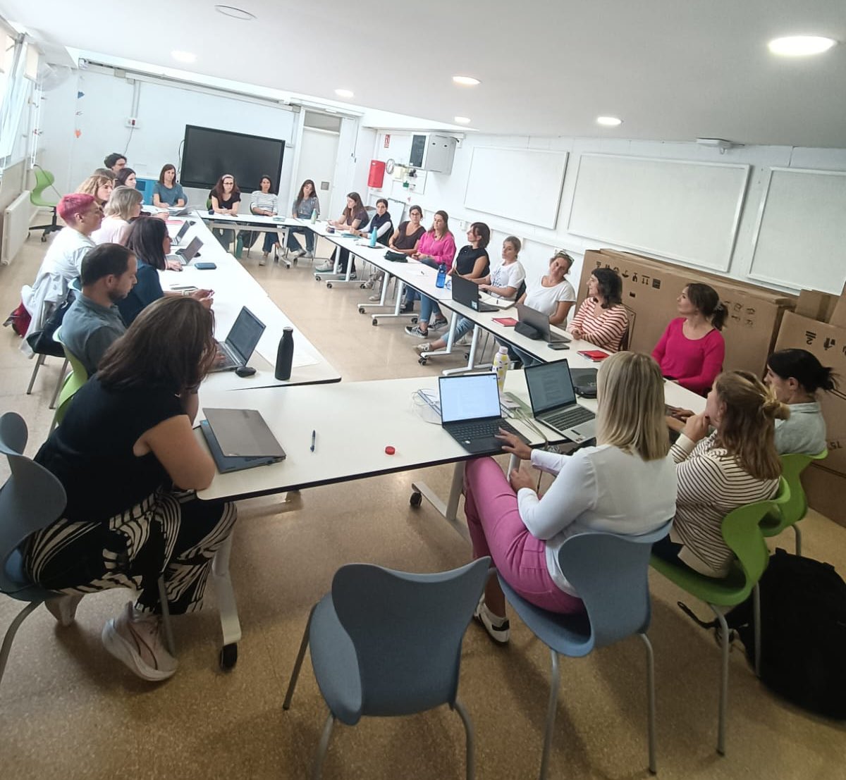EscolaMadorell's tweet image. L'escola acull la trobada de SIEIs de Molins, Sant Feliu el Papiol per continuar teixint xarxa i tractar temes d'inclusió.
#molinsderei #somMadorell