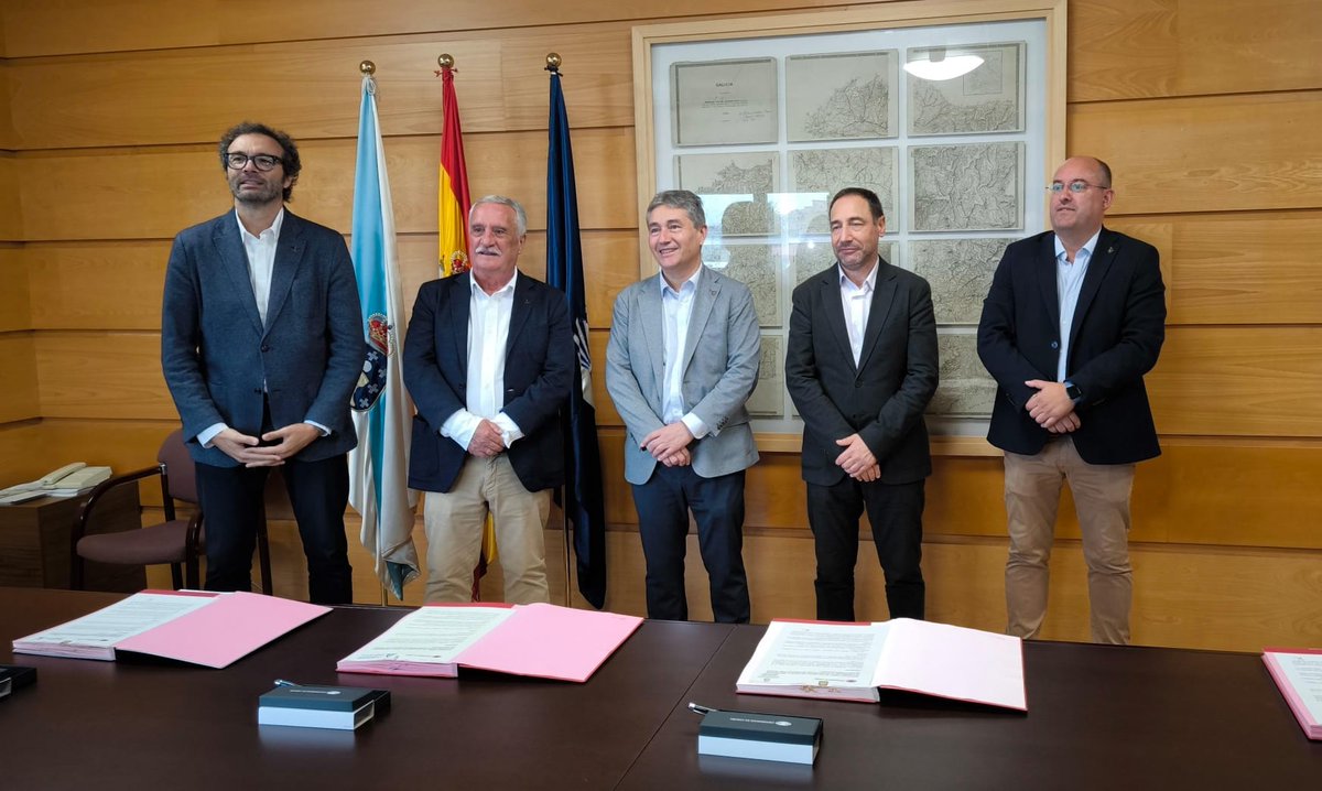 EUATAC_UDC (@euatac_udc) on Twitter photo Hoy asistimos a la firma del convenio marco de colaboración entre la UDC y los colegios profesionales de la Arquitectura Técnica de Lugo, Pontevedra, Ourense y el Consello Galego da Arquitectura Técnica <a href="/AparelladoresG/">Aparelladores Galicia</a> Hoy asistimos a la firma del convenio marco de colaboración entre la UDC y los colegios profesionales de la Arquitectura Técnica de Lugo, Pontevedra, Ourense y el Consello Galego da Arquitectura Técnica <a href="/AparelladoresG/">Aparelladores Galicia</a>