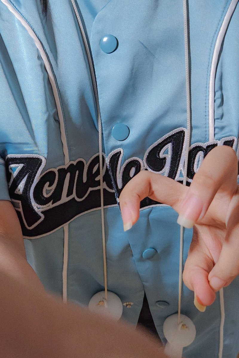 아크메드라비(<a href="/adlv_official/">Acmé de la vie OFFICIAL</a>) 측에서 좋은 이벤트 제안해 주셔서 제품 제공 받았습니다❕❕😻

RT 하신 분들 중 총 3인을 추첨하여 <NCDINOS X ADLV 베이스볼 저지(색상 랜덤)>를 드립니다 💙
⚠️~10/24 까지⚠️

구매는 여기서 👉 bit.ly/3YmiVJP