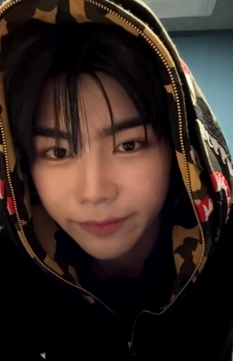 오늘 건욱이가 너무 예쁨  …  ⸝⸝ʚ̴̶̷̆ ̯ʚ̴̶̷̆⸝⸝ 
베이프애기 👄🤍