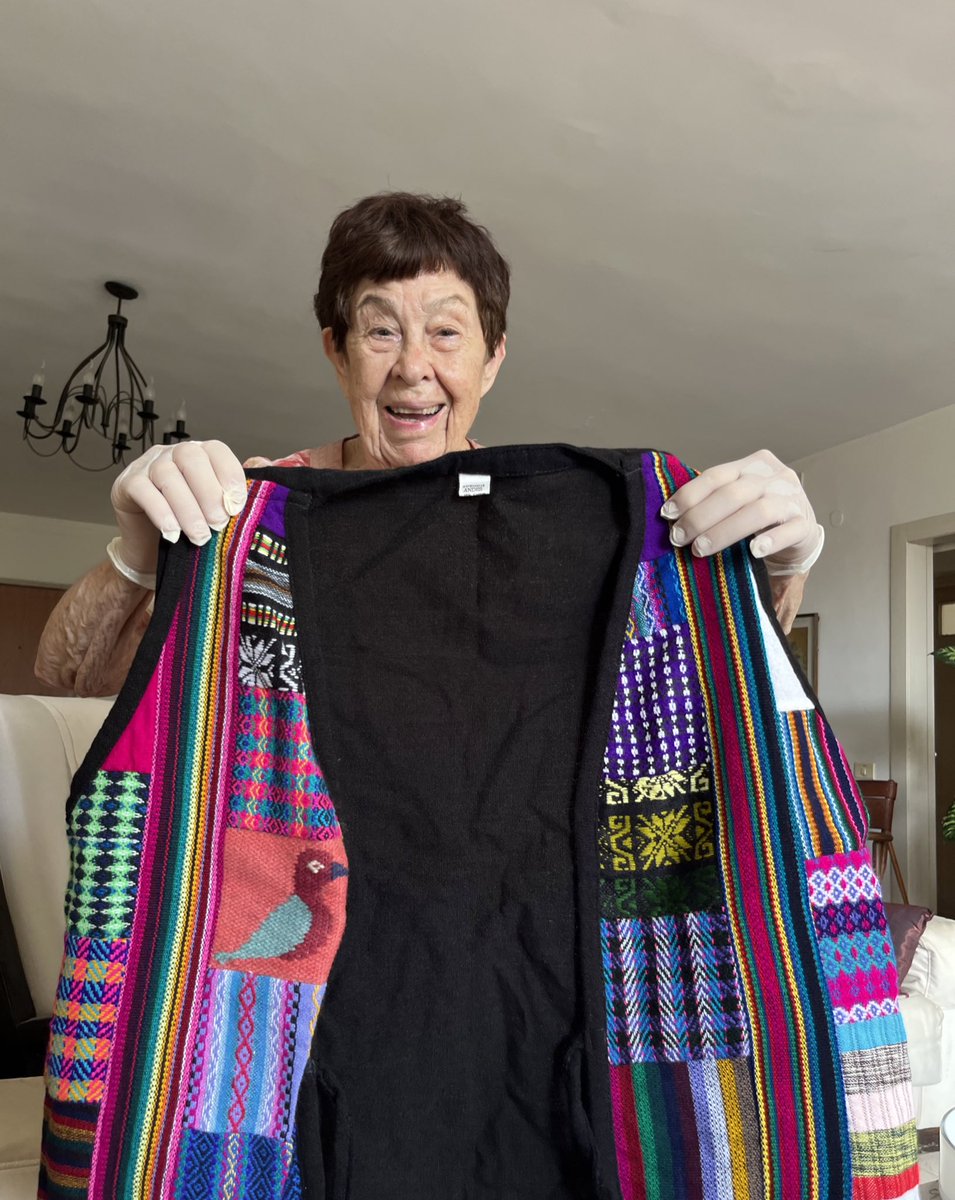 סבתא שאלה אותי ברצינות אם אני רוצה את הג׳אקט הזה