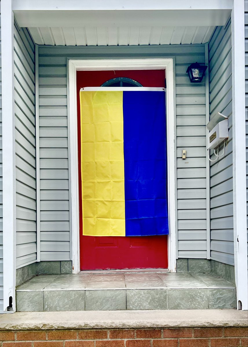 MelSnyder's tweet photo. @MykhailoRohoza “I stand with Ukraine.” My grandfathers are from Bila Tskerva and Kolomyya. I’ve visited Ukraine several times since liberation from the USSR. I ❤️ Ukraine! https://t.co/Xg9XY8rmlm