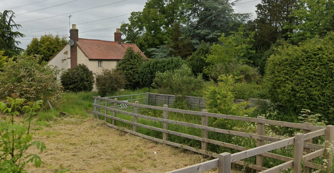 This beautiful house was demolished last week for HS2 and it felt like a kick to the stomach, so I wrote up its history #Berkswell #BalsallCommon #OldnallEnd #OnePlaceStudy #LocalHistory oldnallend.uk/oldnall-end-pr…