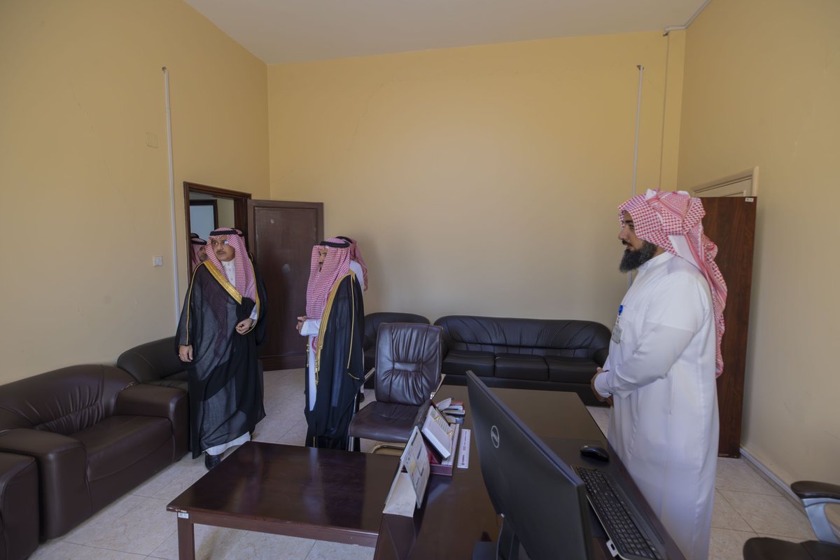 سعادة وكيل #إمارة_منطقة_حائل المكلف أ.علي بن سالم آل عامر يزور محافظة السليمي ويتفقد مبنى المحافظة والخدمات المقدمة ويعقد اجتماعاً مع المحافظ وأعضاء المجلس المحلي ورؤساء المراكز ويلتقي أهالي وأعيان ومشايخ المحافظة ويزور مركز الأمير عبدالعزيز بن سعد الحضاري.