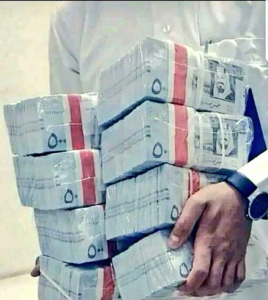 لقد تم إختيارك للمره الثانية 
ألف مبروك للفائز معنا
 بمبلغ وقدرة 850.000  ريال سعودي
 وعقبال المشاركين الليلة راح يكون في مسابقة سحب على ” سيارة لكزس 
١-رتويت🔃
٢- تابع 
٣-تغريد ب (تم)
٤-أرسال إسمك ورقم جوالك خاص.