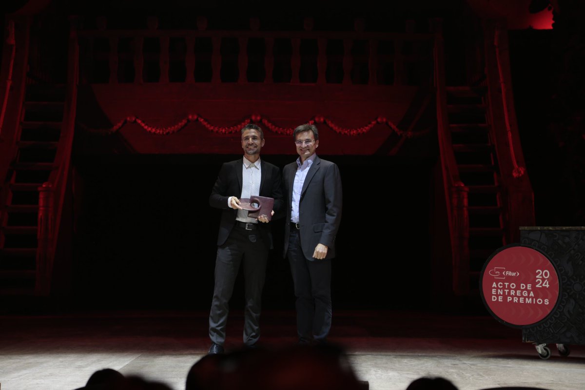 <a href="/IFEMA_VP/">Daniel Martínez</a> <a href="/TurismoAND/">Consejería de Turismo y Andalucía Exterior</a> <a href="/Turgalicia/">Turismo de Galicia</a> @TurismoMadrid <a href="/Visit_Morocco_/">Visit Morocco</a> <a href="/EcuadorTravel/">Ecuador & Galápagos</a> <a href="/VisitGhanaNOW/">Visit Ghana Now</a> El Presidente del Comité Organizador de <a href="/fitur_madrid/">FITUR</a> y Presidente de <a href="/Iberia/">Iberia</a>, Marco Sansavini, ha entregado el premio al Mejor Stand en la categoría de empresas:

➡️ <a href="/paradores/">Paradores de Turismo</a> 
➡️ <a href="/vueling/">Vueling Airlines</a> 
➡️ <a href="/neobookings/">neobookings</a> 

¡Enhorabuena!