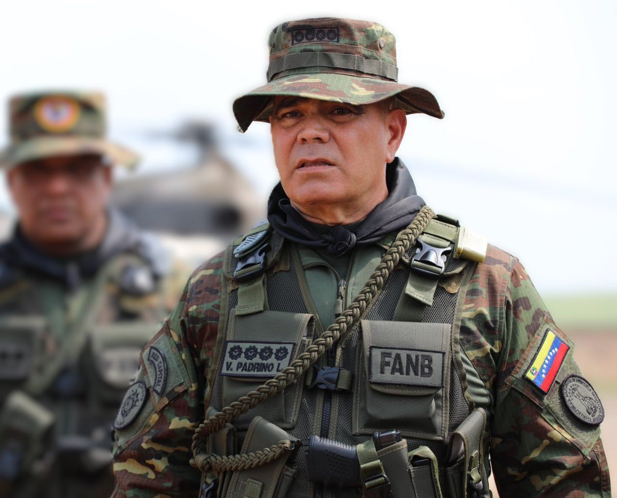Me honro en felicitar a nuestro General en Jefe Vladimir Padrino López, maestro de la ciencia y el arte militar, líder bolivariano indiscutible de nuestra revolución, al ser ratificado por nuestro Comandante en Jefe y Presidente Constitucional <a href="/NicolasMaduro/">Nicolás Maduro</a> como Ministro del