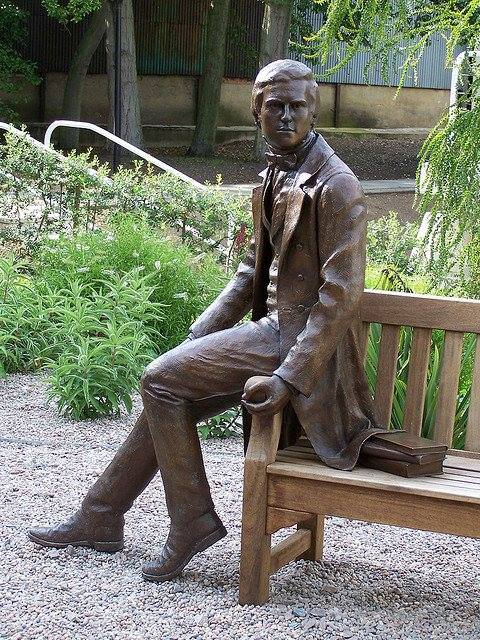 October  15, 1827, Charles Darwin is accepted into #Cambridge University to study theology. Along his studies, there he will join various parties, &amp; also private lectures &amp; excursions on #botany and #geology 🪨🔨
 forbes.com/sites/davidbre…