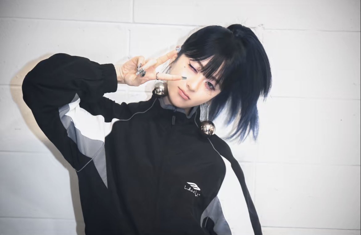 yunjin (@huhyunjinpics) on Twitter photo 