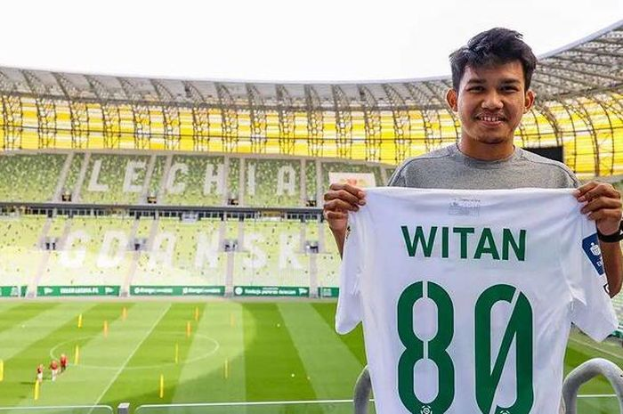 member7772149's tweet photo. Witan kalau ngegiring bola, lawan cuma bisa bengong! Kayak lagi main sulap di lapangan. Ada yang mau ikut kursus dribbling ala Witan? 😂⚽️✨ #WitanMagic #TimnasSkill
https://t.co/LbapqTZfbn
https://t.co/CucDiJiPdj https://t.co/9FqHDgCYEf