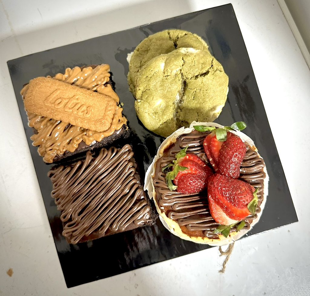 Hi guys! I dah open order mini burnt cheese cake 5" untuk area KL &amp; Selangor 🥳

Limited slot for delivery &amp; pickup!!

⏰ Delivery 12/10 (Saturday)
📌 Last order on Friday, 6pm