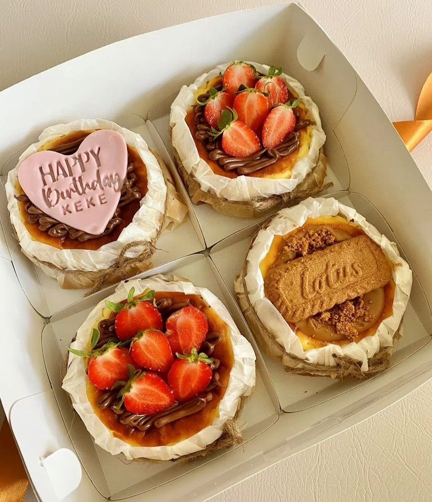 kuntumss's tweet photo. Hi guys! I dah open order mini burnt cheese cake 5" untuk area KL &amp; Selangor 🥳

Limited slot for delivery &amp; pickup!!

⏰ Delivery 12/10 (Saturday)
📌 Last order on Friday, 6pm https://t.co/e5m7OXvqDC