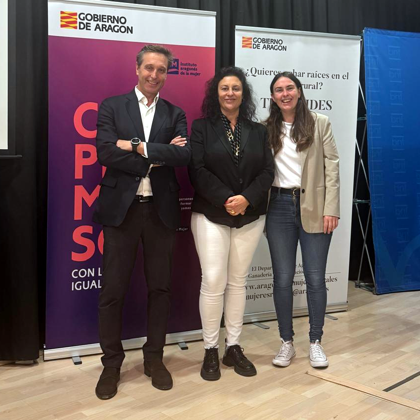 ...estamos PARticipando, con Cristina Navarro <a href="/CrisnavarroM/">Cristina Navarro</a> directora del Instituto Aragonés de la Juventud, Mª Ángeles Roca <a href="/rocallop/">M.Angeles Roca</a> <a href="/AlbeldaContigo/">Albelda Contigo PAR</a> alcaldesa de Albelda y Javier Betorz, delegado del Gobierno de #Aragón