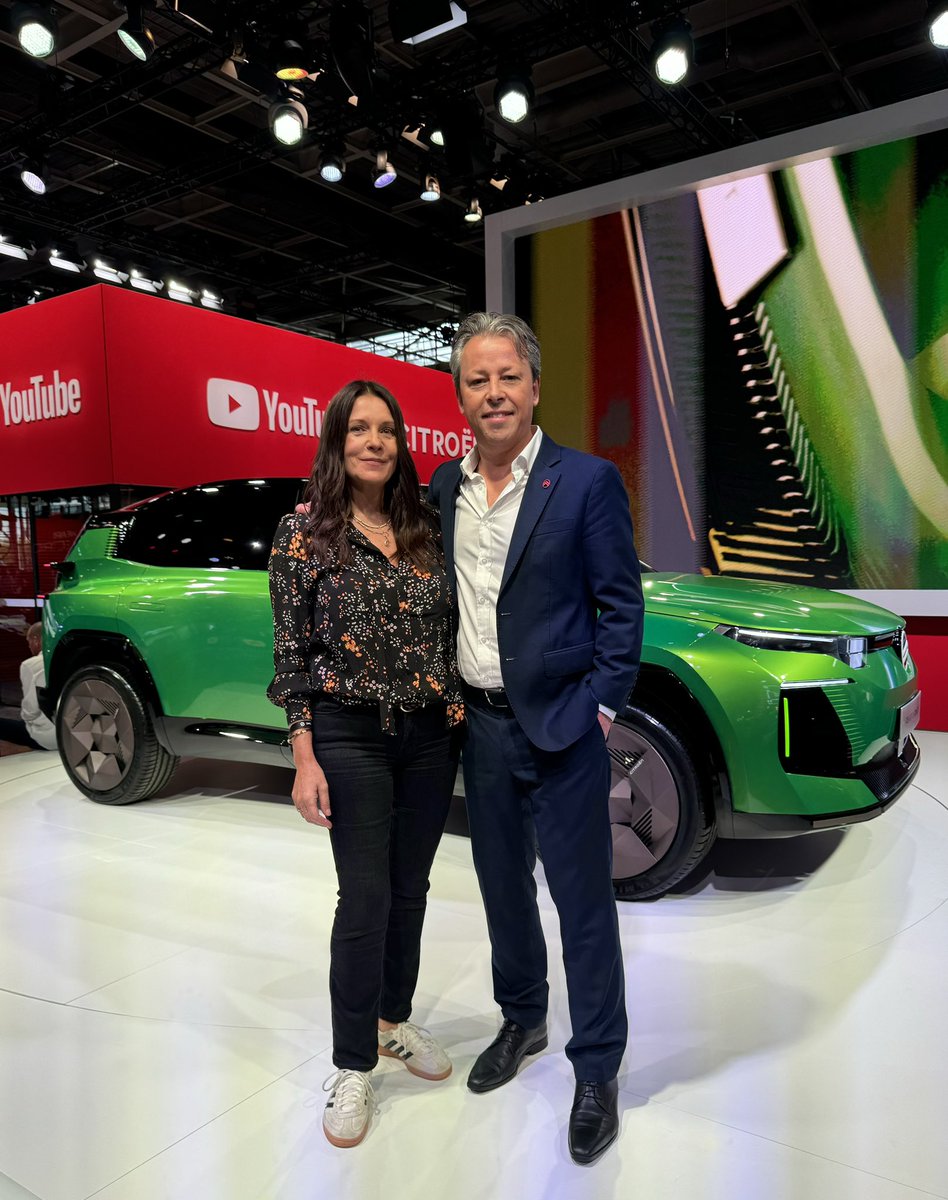 GinnyBuckley's tweet photo. My star of the Paris Motor Show? The Citroen C5 Aircross Concept. Citroens design boss told me it’s 95% there &amp; those gorgeous rear light wings will be on the production version. It’s not retro &amp; I love it for that! 

What do you think of it gang?!

First look video coming soon! https://t.co/D8L0HozSBZ