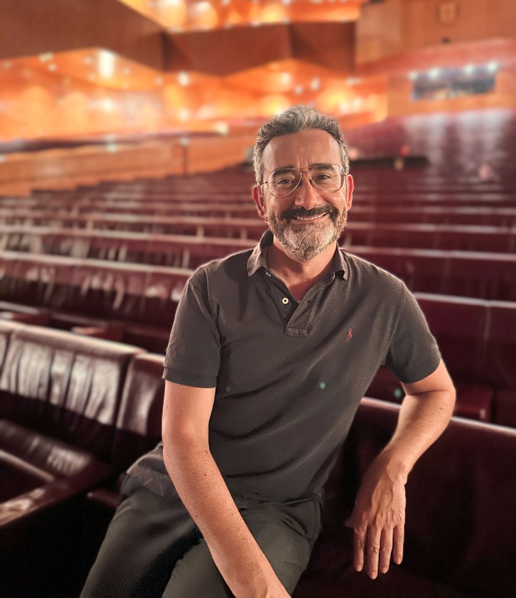 emcastignani's tweet photo. Vamos a por ese ensayo general de #DonPasquale en @ABAOBilbaoOpera. En breve os muestro vestuario y escenografía. 🫶🏻 😘
@SestoQuatrini @EmilianoSuarezp @SofiaEsparza_ #JuanAntonioSanabria #DamiandelCastillo https://t.co/ftl2KHpPfc