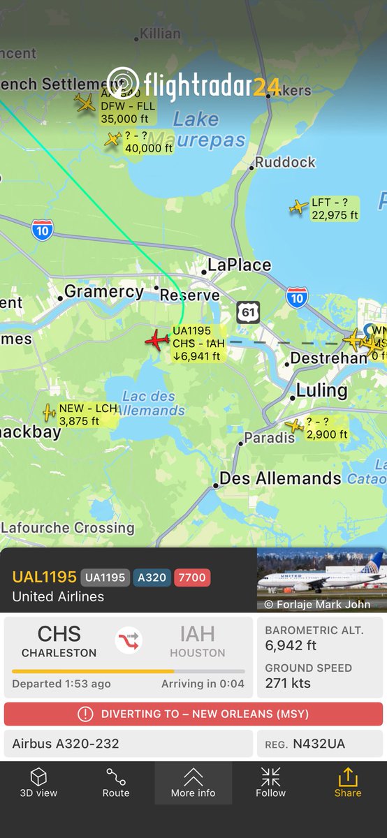 SquawkTracker's tweet image. Flight UA1195 from Charleston to Houston
fr24.com/UAL1195/378d6d… pilot has advised that he is now diverting to Baton Rouge. We continue to track.
