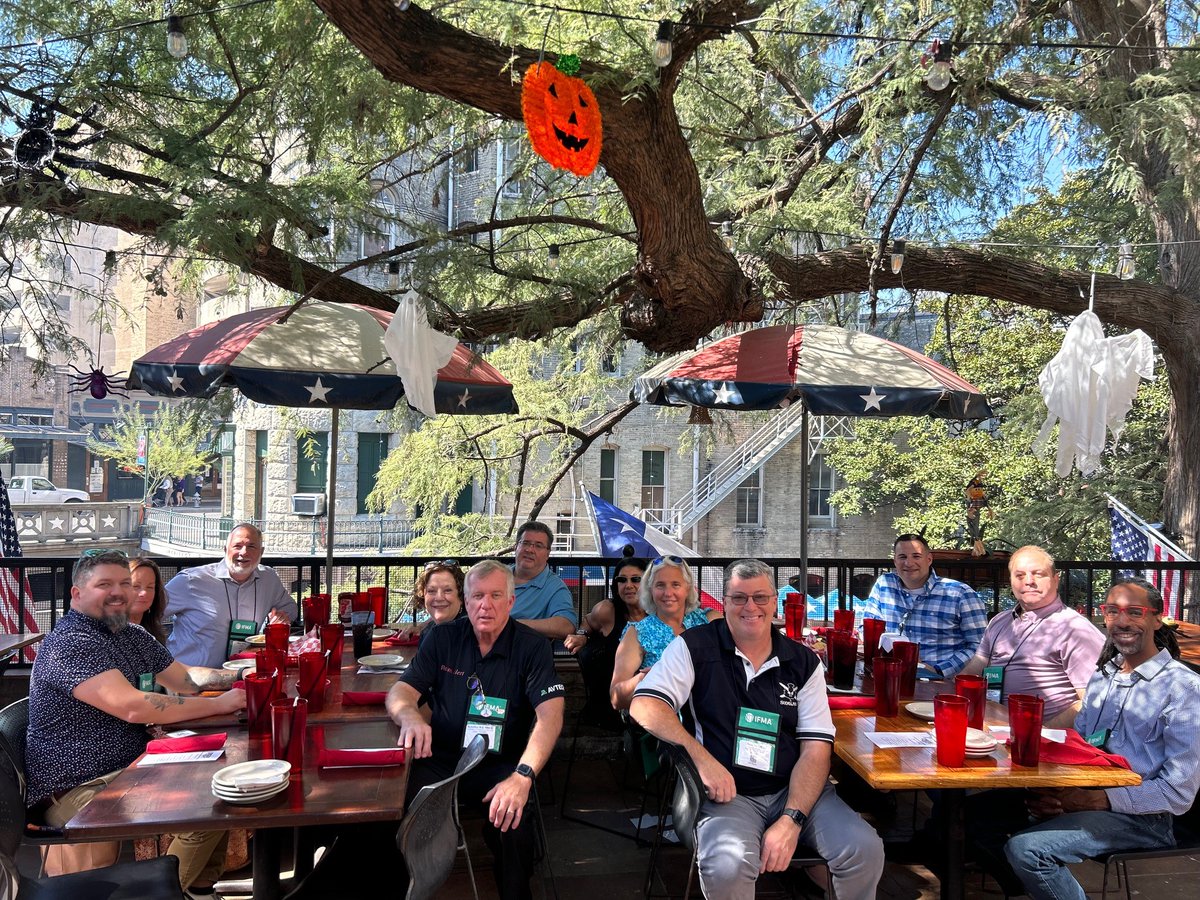 IFMA Boston was well represented at IFMA's World Workplace in San Antonio this past week!  The group held a cocktail party along with IFMA NYC and a Boston Chapter luncheon along the famed River Walk.  Here's to Minneapolis in 2025!