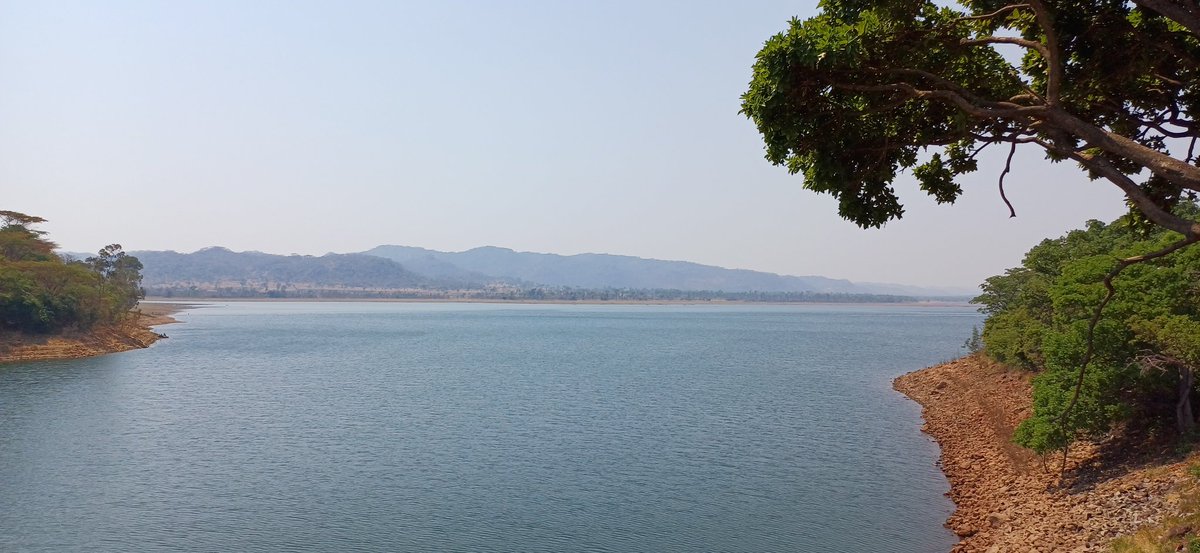 Duty calls, out in Chiweshe! Marvelled at Mazowe Dam on the way <a href="/david7zoe/">Davidzo Chizhengeni</a> <a href="/PoteDior/">Dior Pote</a> <a href="/jerrykudakwashe/">Baba Kupakwashe</a> doing a site visit, then map a way forward for a young couple, they have land. The goal is for them to be self-sufficient. Ensuring families become food secure