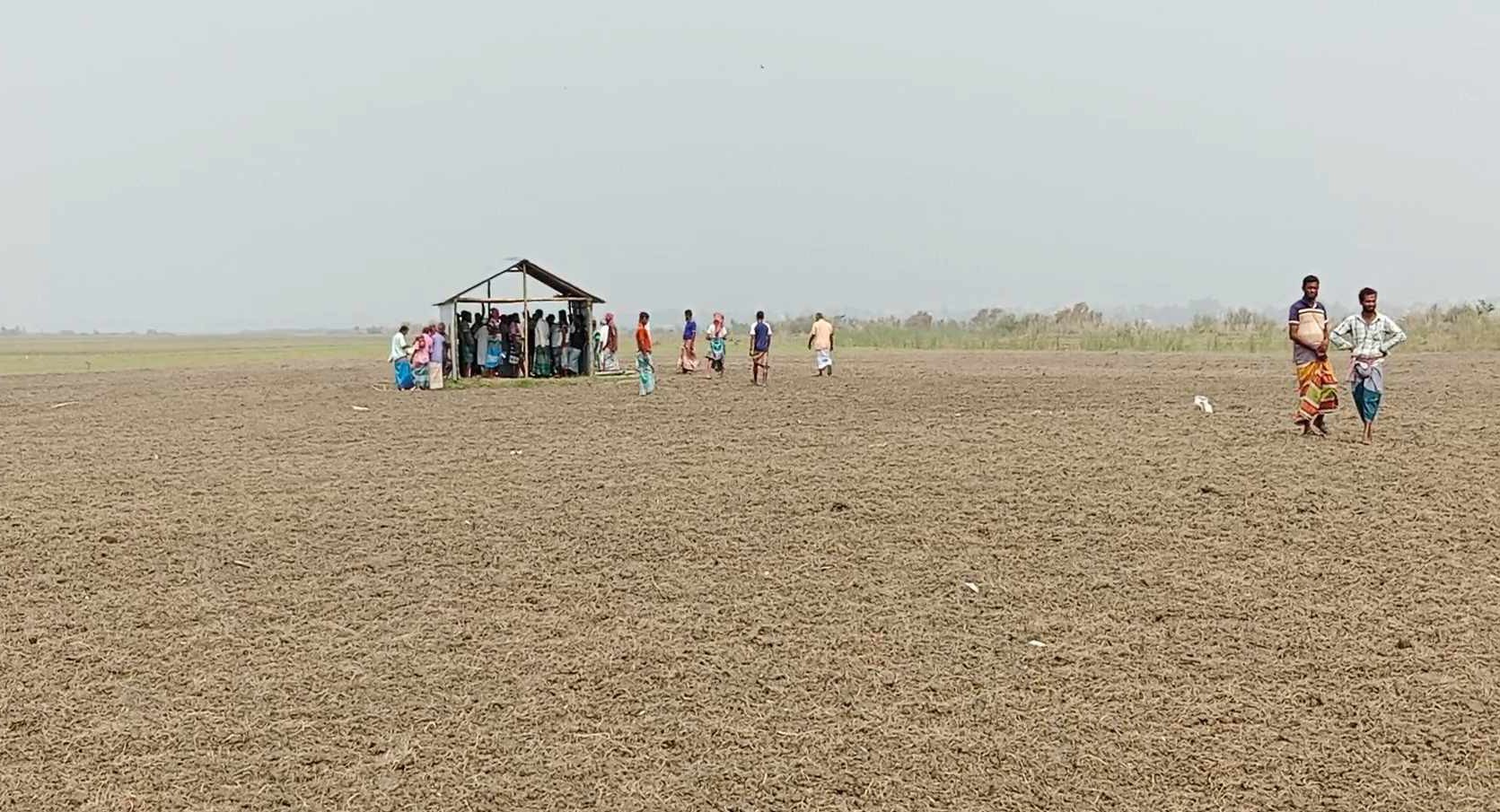 ভূমিহীনদের নাম ভাঙ্গিয়ে যমুনার বুকে জেগে ওঠা চর দখলের অভিযোগ