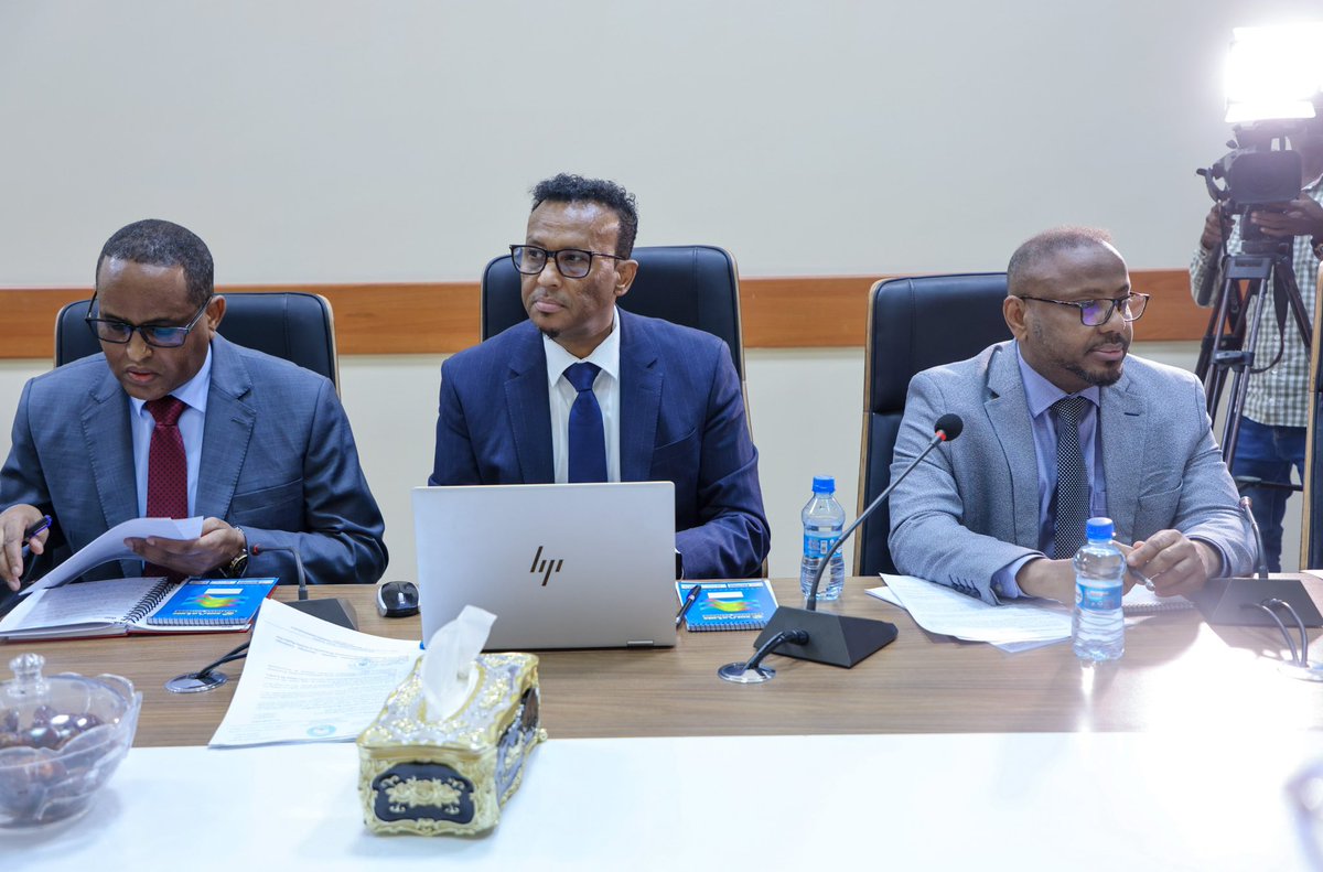 innaga Oo Gudnaya Waajibaadka Naga Saran korjoogtaynta iyo la xisaabtanka Hay’adaha Dowladda, ayaa maanta xafiiskeenna guddiga arrimaha dibadda ugu yeeray masuuliyiinta Wasaaradda Arrimaha Dibadda iyo Iskaashiga  oo uu hoggaaminayay Wasiirka Wasaardda <a href="/MOFASomalia/">Ministry of Foreign Affairs 🇸🇴</a> Mudane