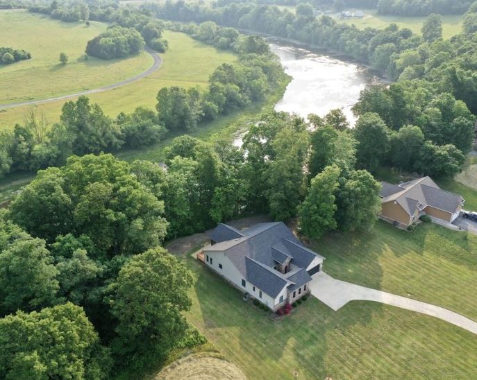 LakeHousedotcom's tweet photo. For Sale: Holston River - Jefferson County in TN, $1,333,000, 3 br, 4.0 ba.
Situated on a sprawling 2-acre lot adorned with majestic trees and a captivating cave drop-down.
https://t.co/UqVkov9n1H
#lakehouse #lakehome #lakefront #lake #lakeside #lakeproperty #lakeview #waterfront https://t.co/LV7B30Hf0a