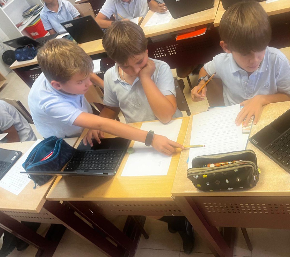 Los alumnos de Las Tablas Valverde celebraron el Día de la Hispanidad a través de diferentes actividades interdisciplinares. Desde representaciones teatrales hasta programación con Scratch y desafíos en línea.