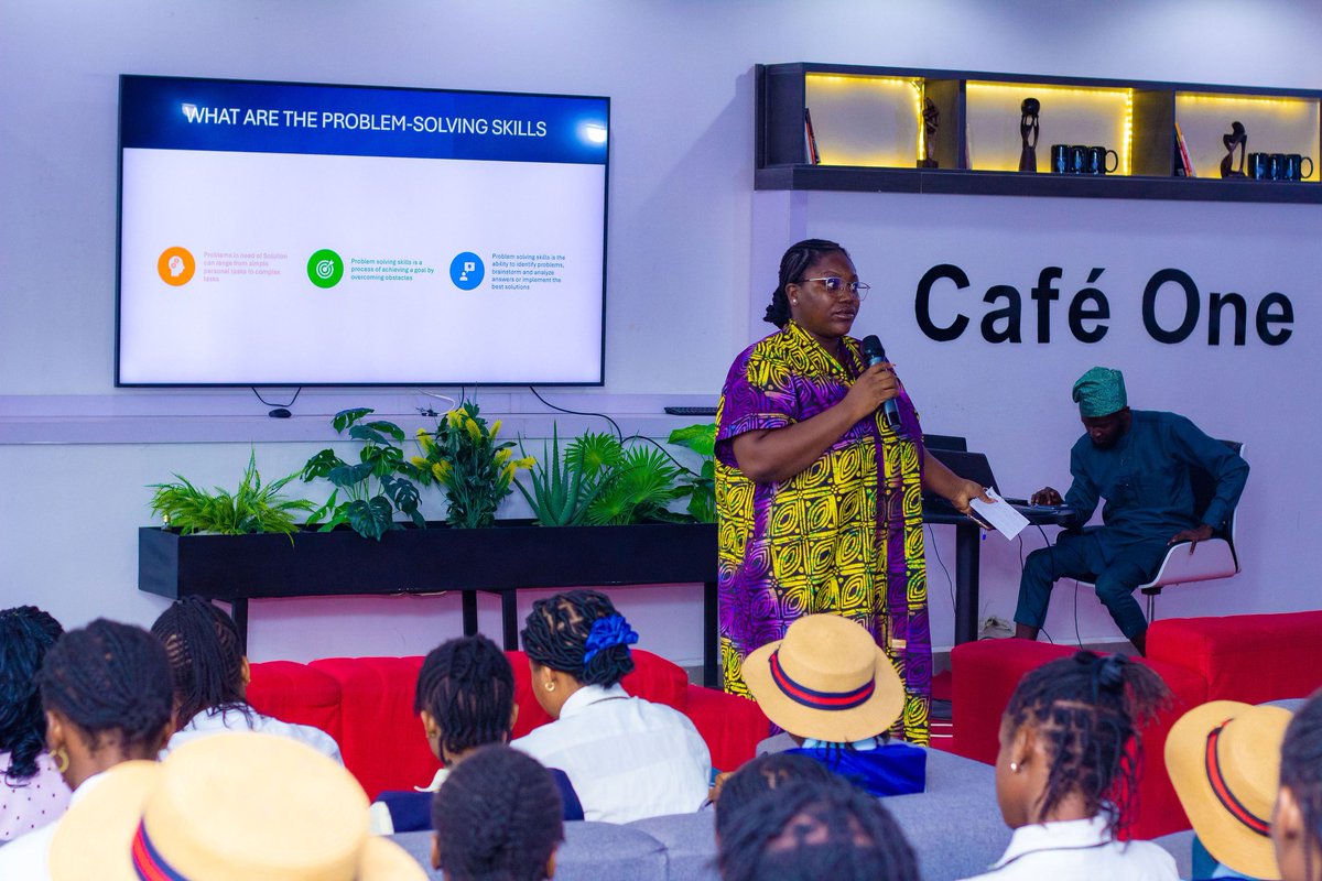 abisolaesan13's tweet photo. Few Shots from "Girls' Vision for the Future" STEM Event as a Facilitator ✨
My oga @theayoadams def cooked!🙇♀️
#InternationalDayOfTheGirlChild
#Facilitator #SEDF #SkillNG #SecondarySchoolGirlsInOyoState https://t.co/ScRGi2agDY