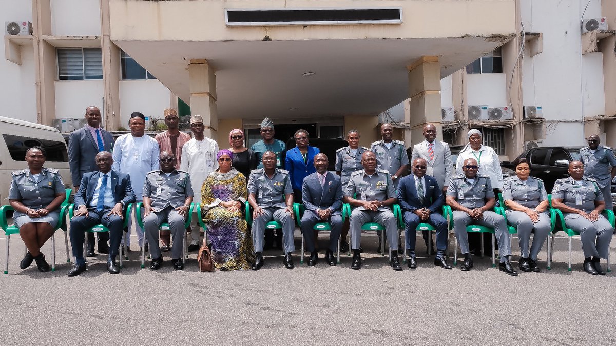 OMFaleye's tweet photo. Led my team to the HQ of Nigerian Custom Service as part of our stakeholders' engagement initiatives. The leadership of the NSC led by CG Bashir Adewale Adeniyi reiterated its commitment to staff welfare, ESC and occupational safety and health #officialnsitf #customsng https://t.co/jieRkC3Hve