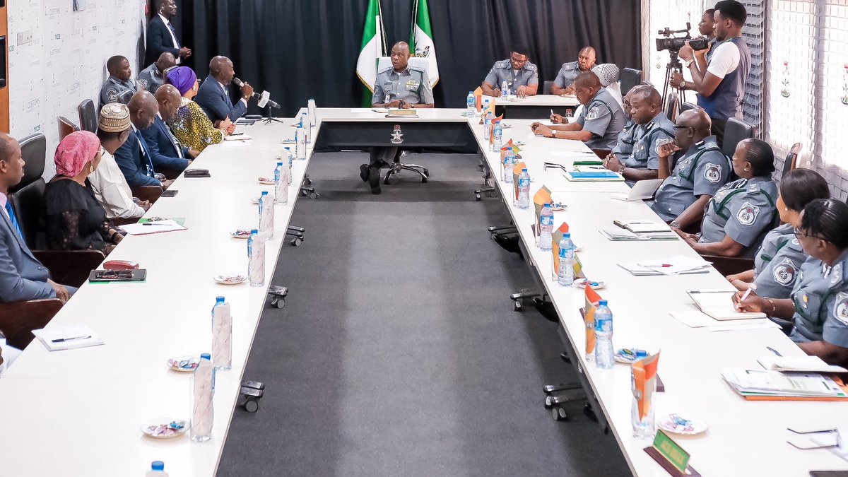 OMFaleye's tweet photo. Led my team to the HQ of Nigerian Custom Service as part of our stakeholders' engagement initiatives. The leadership of the NSC led by CG Bashir Adewale Adeniyi reiterated its commitment to staff welfare, ESC and occupational safety and health #officialnsitf #customsng https://t.co/jieRkC3Hve