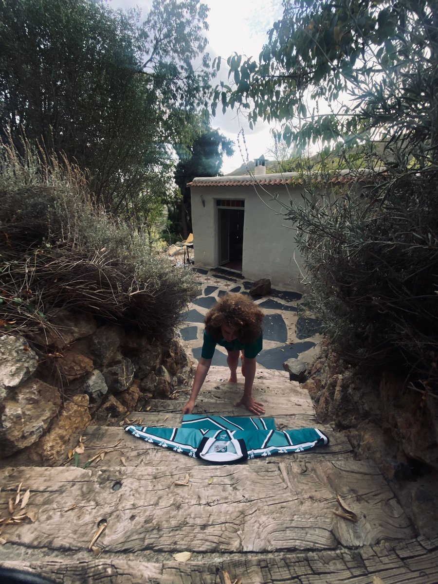 SharonZoomer's tweet image. Us #kitcommunity go through lengths for the perfect ⚽️👕📸

Show me your behind the scenes 📸, if you have them!