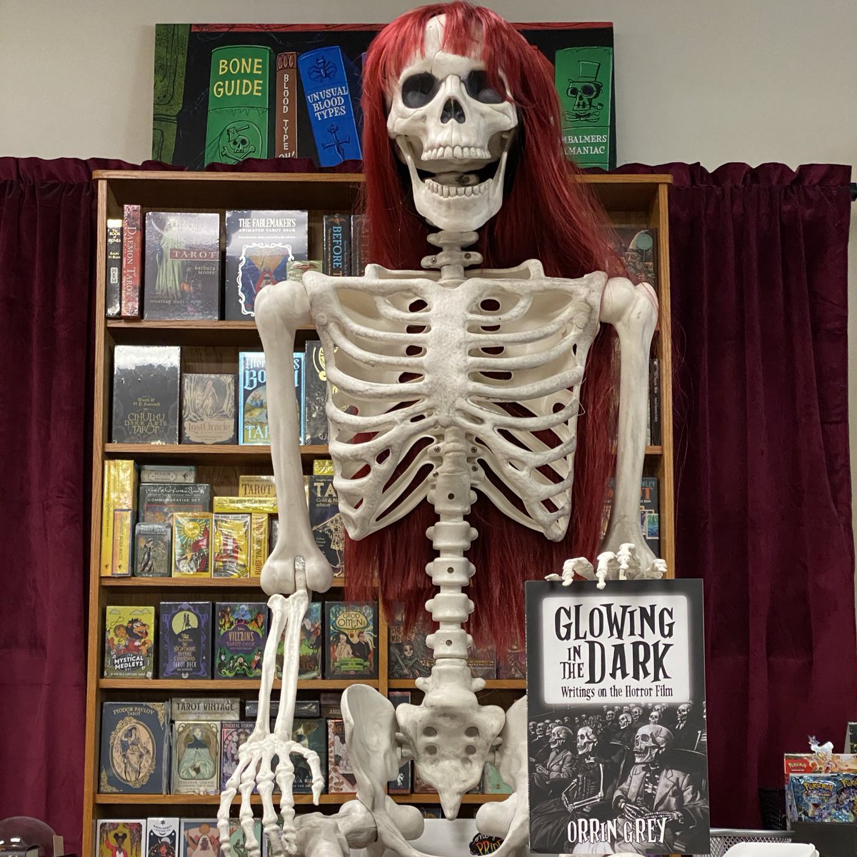 Happy Book Birthday to Glowing in the Dark, the new collection of writings on the horror film from author <a href="/orringrey/">🐙 Orrin Grey 👻</a>!

Order now from local indie booksellers, most online retailers, or direct from us.

wordhorde.com/books/glowing-…
.
.
.
#indiepress #smallpress #horrorbooks #pubday