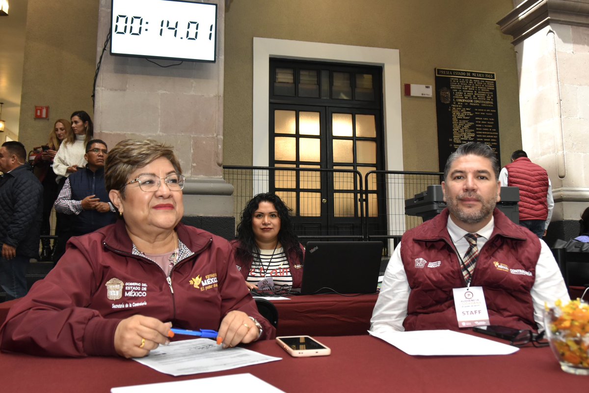 ContraloriaGEM's tweet photo. #ElPoderDeServir || La Lic. Hilda Salazar Gil, Titular de la #ContraloríaEdoméx, presente en Palacio de Gobierno, dispuesta a escucharte y atenderte, en la Tercera #AudienciaCiudadana, encabezada por la Gobernadora @delfinagomeza. #GobiernoCercano. https://t.co/cBvx4LhbeV