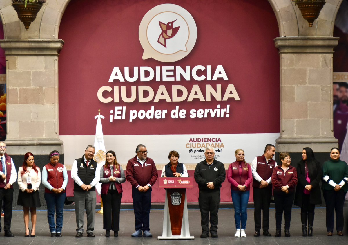 ContraloriaGEM's tweet photo. #ElPoderDeServir || La Lic. Hilda Salazar Gil, Titular de la #ContraloríaEdoméx, presente en Palacio de Gobierno, dispuesta a escucharte y atenderte, en la Tercera #AudienciaCiudadana, encabezada por la Gobernadora @delfinagomeza. #GobiernoCercano. https://t.co/cBvx4LhbeV