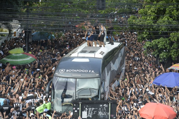 totalbotafogo's tweet photo. Corta pra Botafogo x Guarani na segunda divisão depois do pior ano da história do clube, com o time quebrado e 26 anos sem título. https://t.co/3jKW6ARlAi
