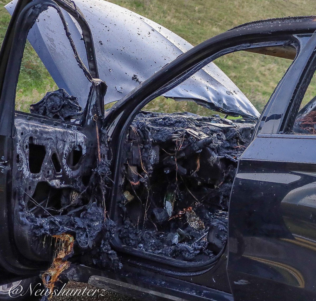 Auto in brand op Machineweg in Halfweg