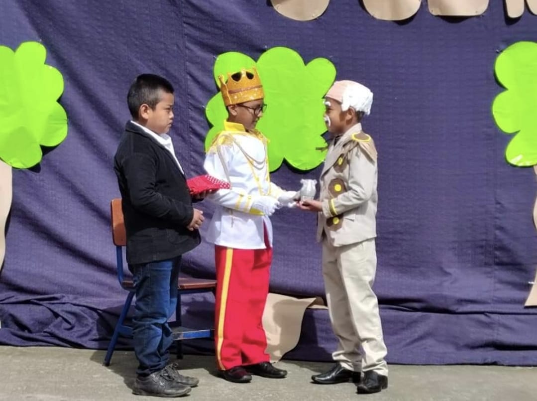Educators at the San José Calderas Elementary School in #Guatemala held a storytelling festival this week. Children act out stories they've been reading all year, and they celebrate the power of a good #book. 
#ChildAidClassrooms #EduChat #GlobalEd  #BookLovers #LiteracyForAll