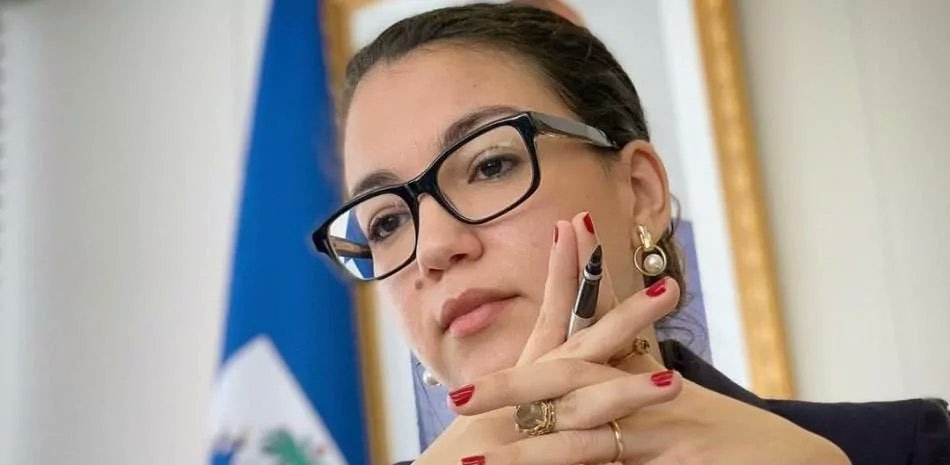 Makay_Hayti's tweet image. 🇭🇹🇩🇴
Ti bri k ap vin jwenn nou ta fè konnen se Abinader ki mande KPT a koupe tèt Minis Afè Etranjè a pou l ka kanpe sou depòtasyon.
 
Nou kòmanse gen bon dout sou kilès Lesly Voltaire ye. Pou n ta aksepte nivo enjerans sa nan men ti Abinader, konnen n pa moun ditou, se ajan n ye.